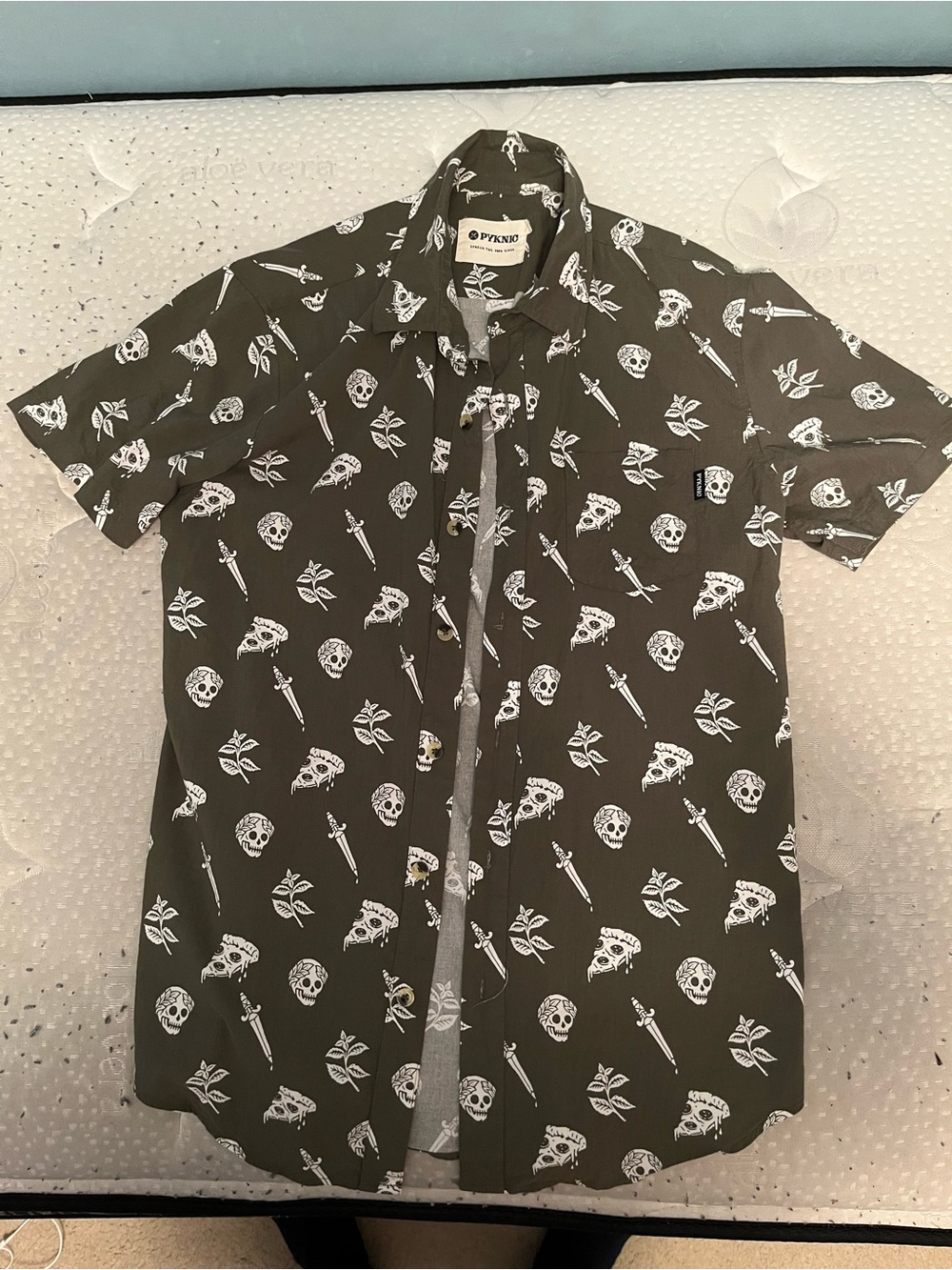 Men’s medium button up shirt by pyknic